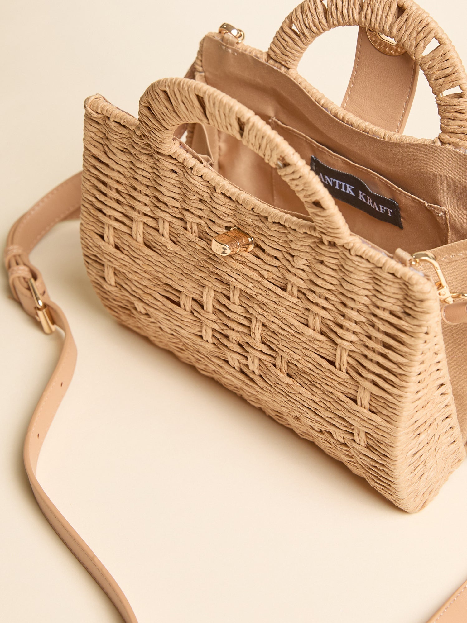 Raffia Retreat Crossbody