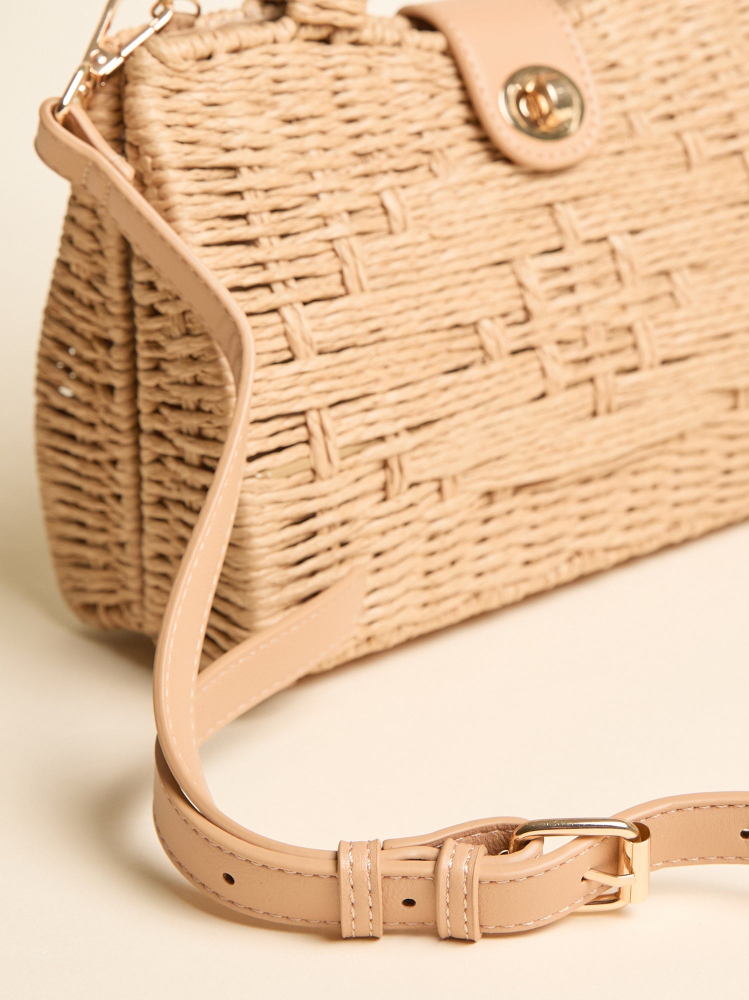 Raffia Retreat Crossbody