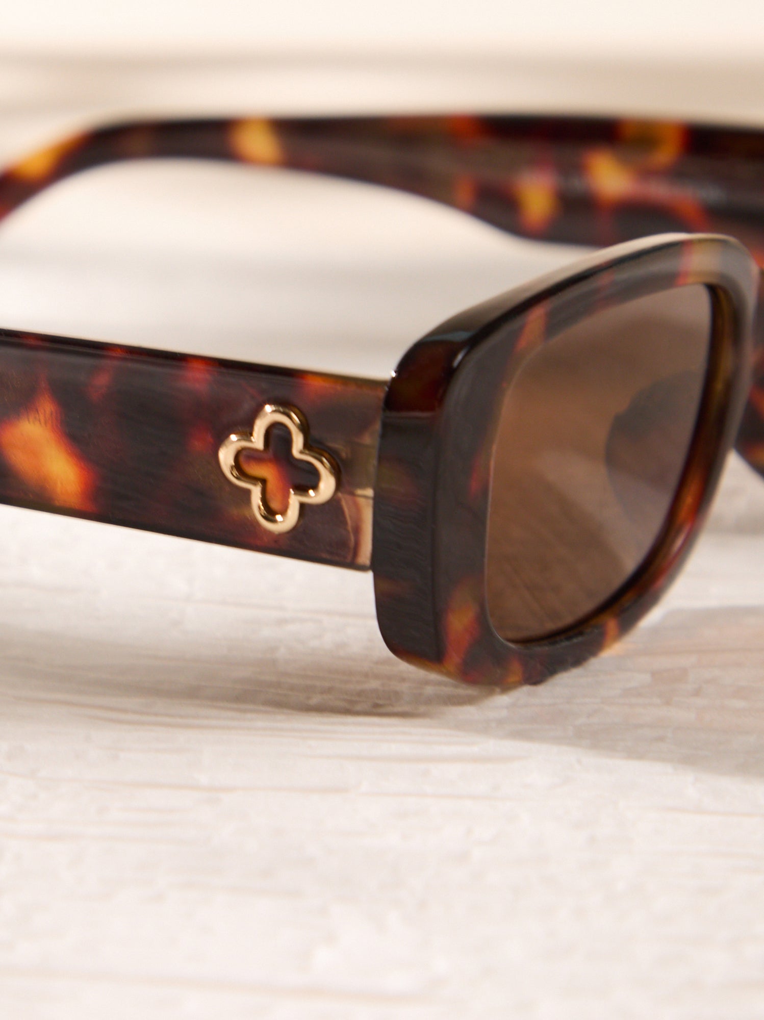 Versailles Clover Sunnies